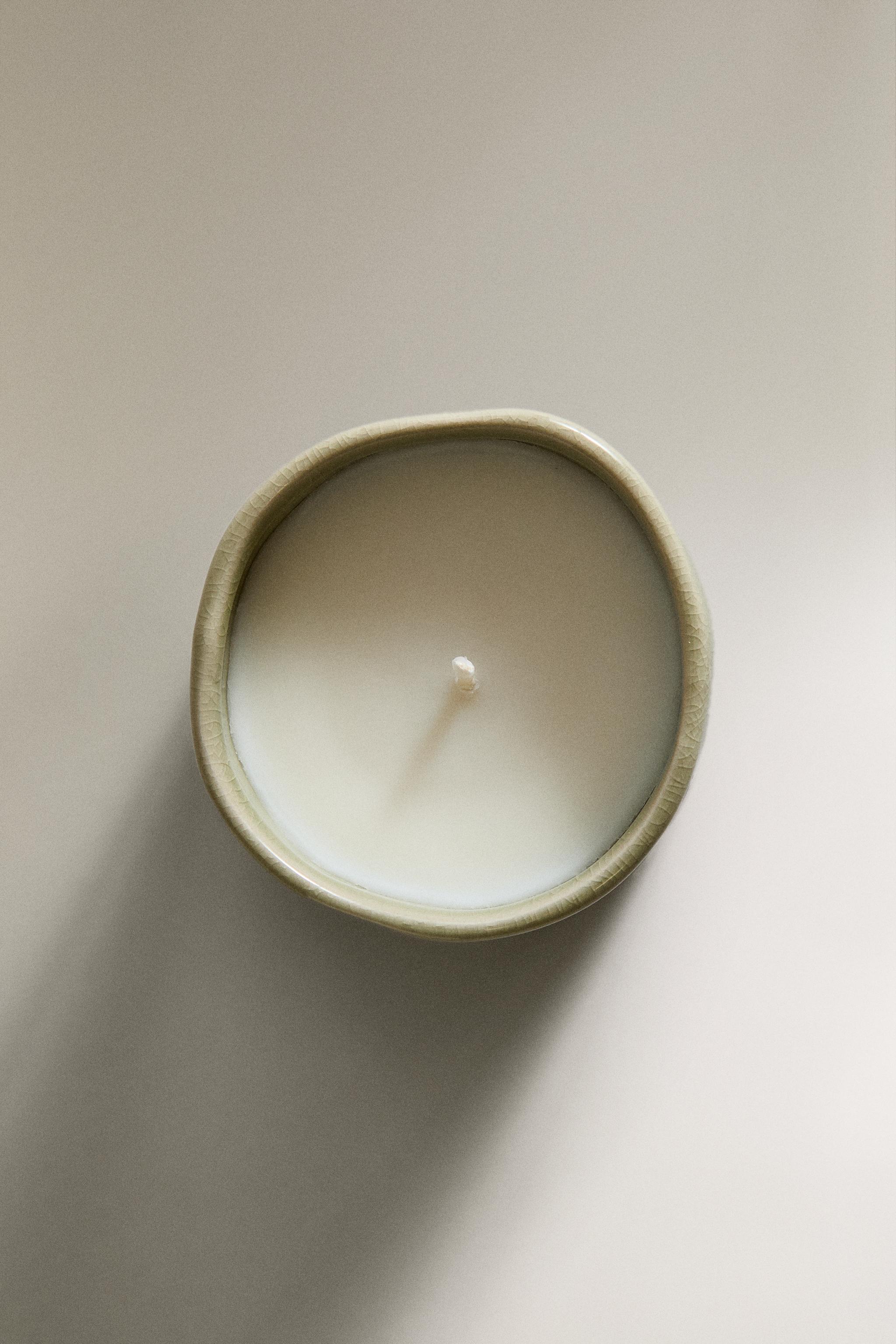 G) MUSKY PETALS SCENTED CANDLE