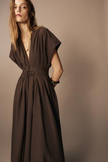 VESTIDO MIDI PINZAS ZW COLLECTION - Marrón de Zara
