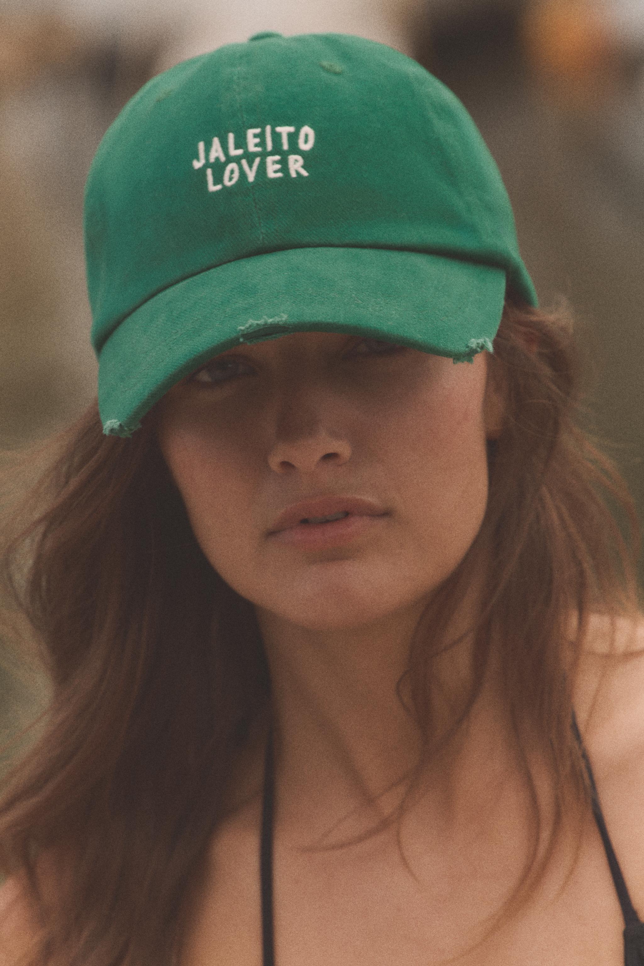 Zara İŞLEMELİ YAZI DETAYLI FİTİLLİ ŞAPKA