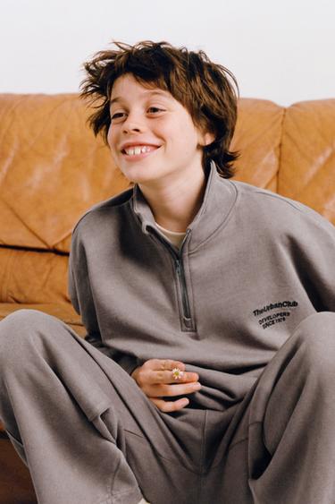 SWEAT EN MOLLETON À INSCRIPTION - Gris taupe de Zara