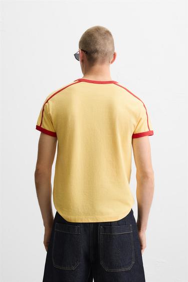 T-SHIRT CÔTELÉ CONTRASTE INSCRIPTION - Jaune de Zara - Image 2