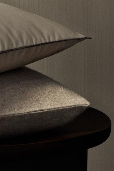 LINEN AND SATEEN CUSHION COVER WITH DOTS - Light grey by Zara