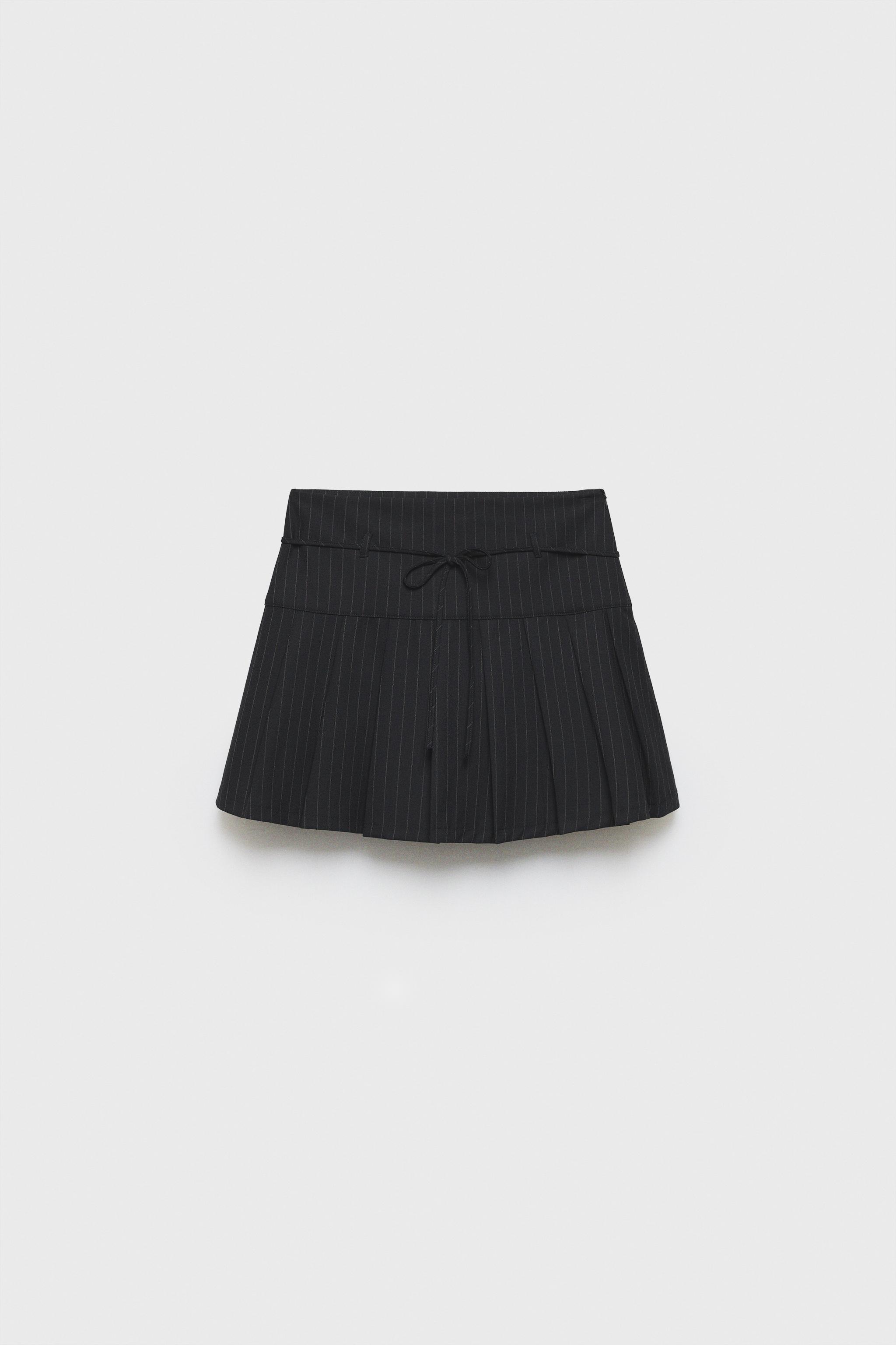 Z3D PINSTRIPE PLEATED SKIRT