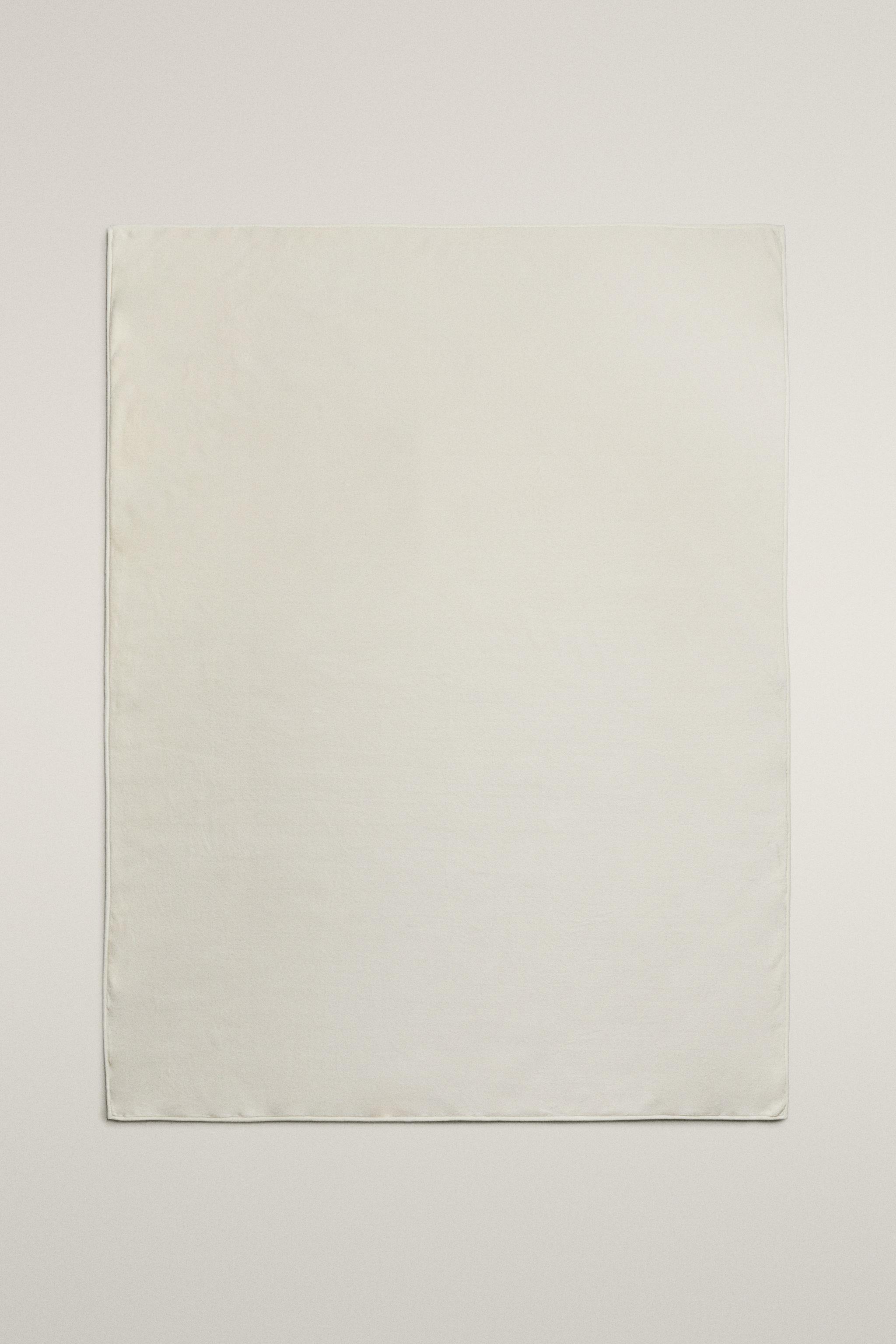 FLEECE BLANKET