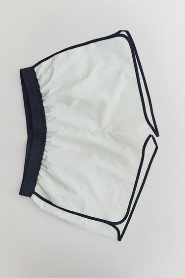 CONTRAST-TRIM SHORTS - أبيض الخاص بـ Zara