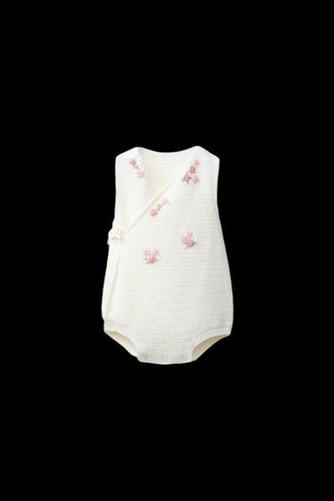 Zara FLORAL EMBROIDERED KNIT ROMPER - Ecru