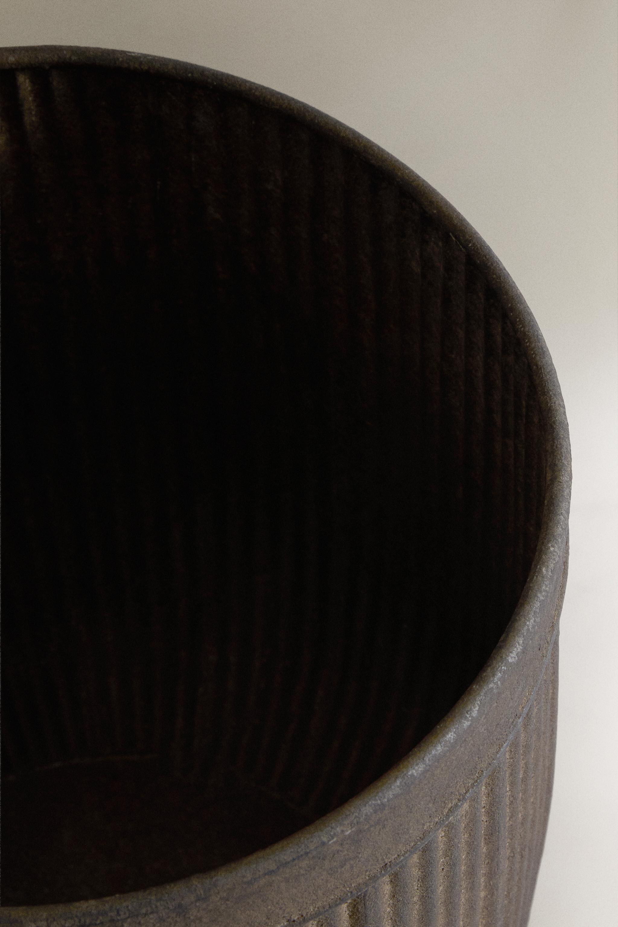 METAL FLOWERPOT — Metal taupe brown