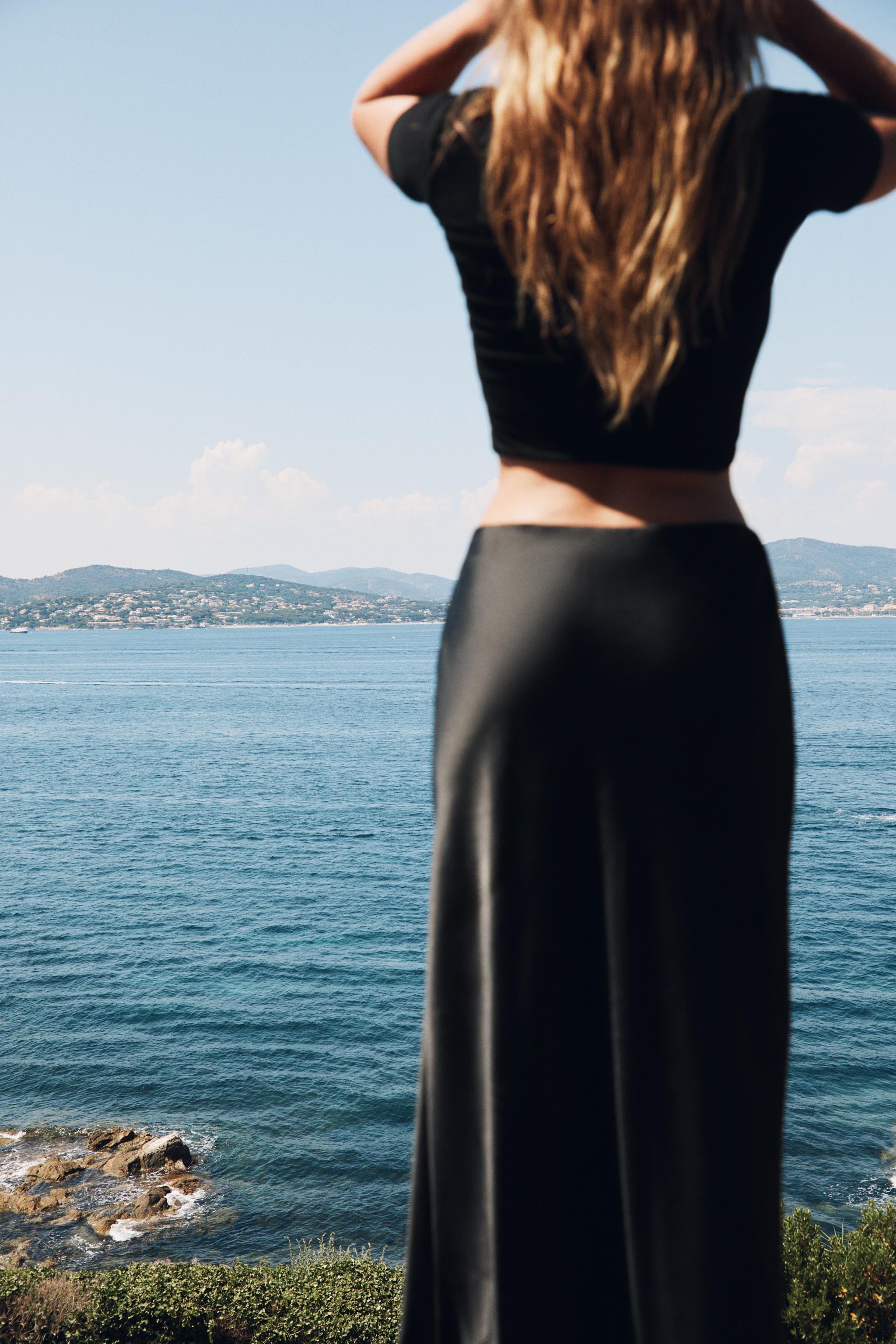 CROPPED STRETCH T-SHIRT