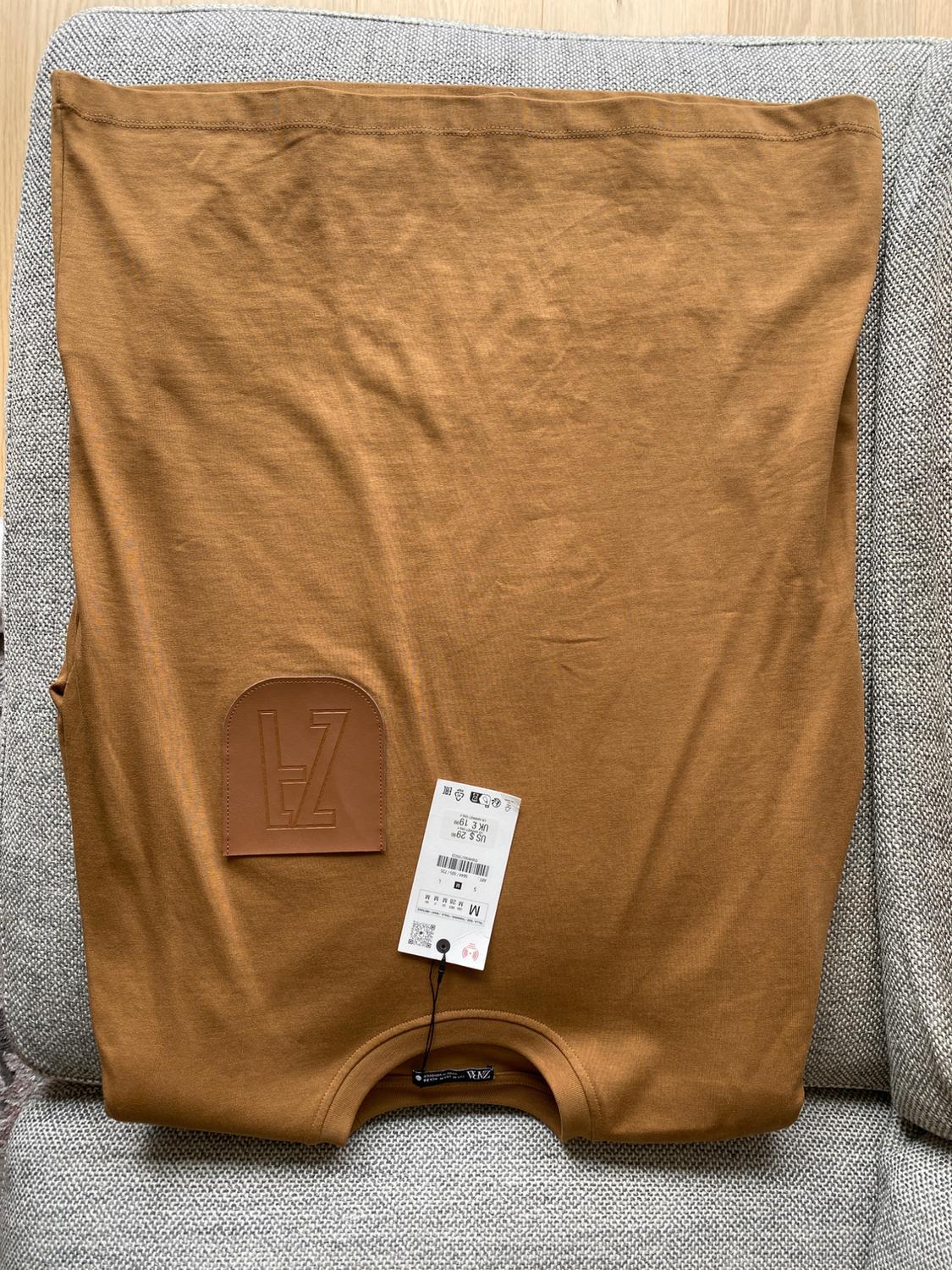 TOP WITH PADDED SHOULDERS AND LABEL - Image 5