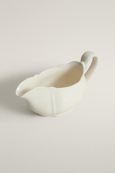 EARTHENWARE GRAVY BOAT WITH RAISED-EDGE DETAIL — Ecru 2