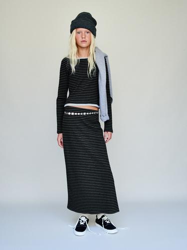 FALDA MIDI TEXTURA RAYAS - Negro de Zara