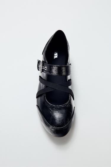 BAILARINA EFECTO ACHAROLADO HEBILLAS - Negro de Zara