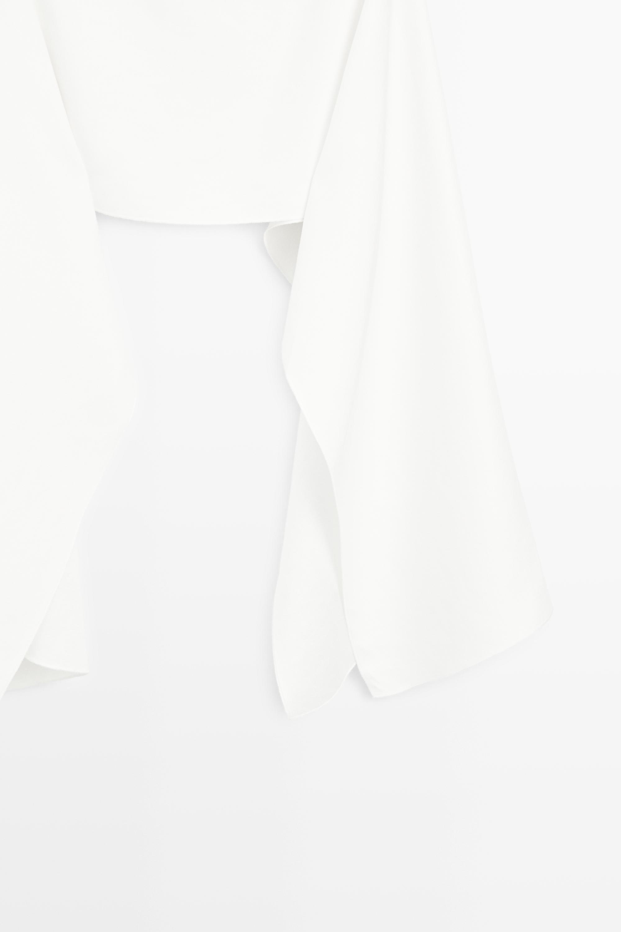 Lightweight asymmetric cape - STUDIO