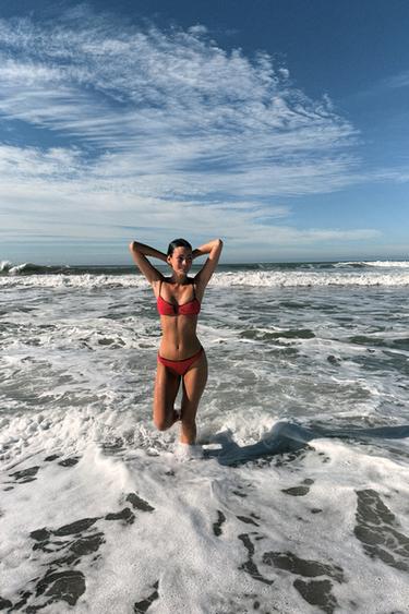 CONTRAST TEXTURED BIKINI BOTTOMS - Red by Zara
