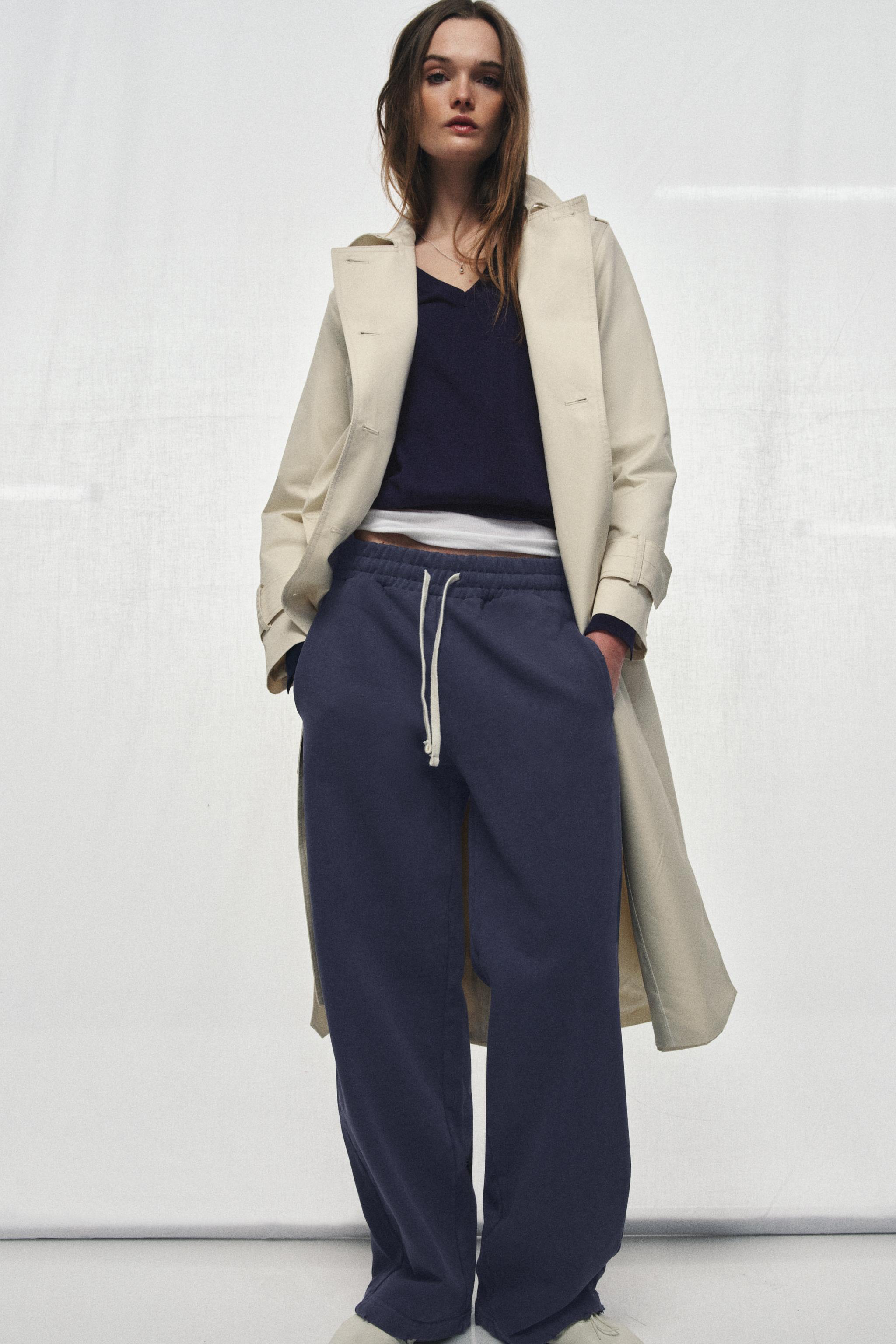 EXTRAFINE KNIT V-NECK JUMPER