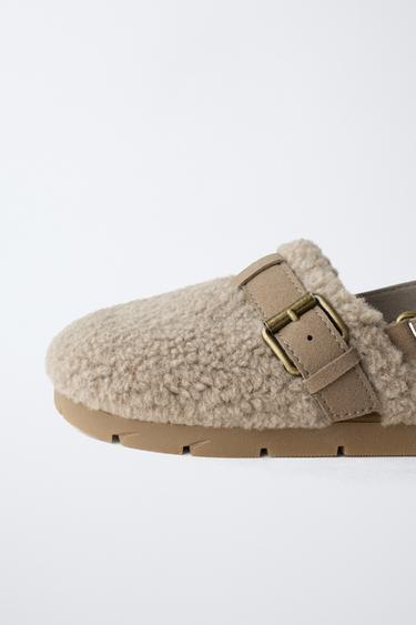 SABOTS EFFET PEAU DE MOUTON - Gris vison de Zara - Image 5