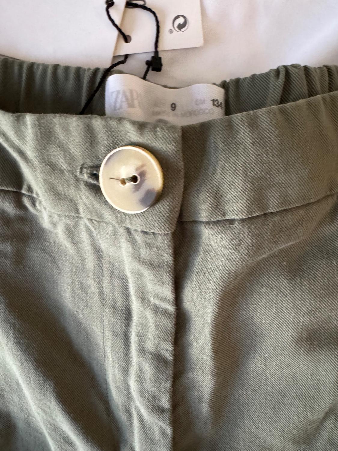 PLEATED PANTS WITH CONTRASTING BUTTON - Image 3