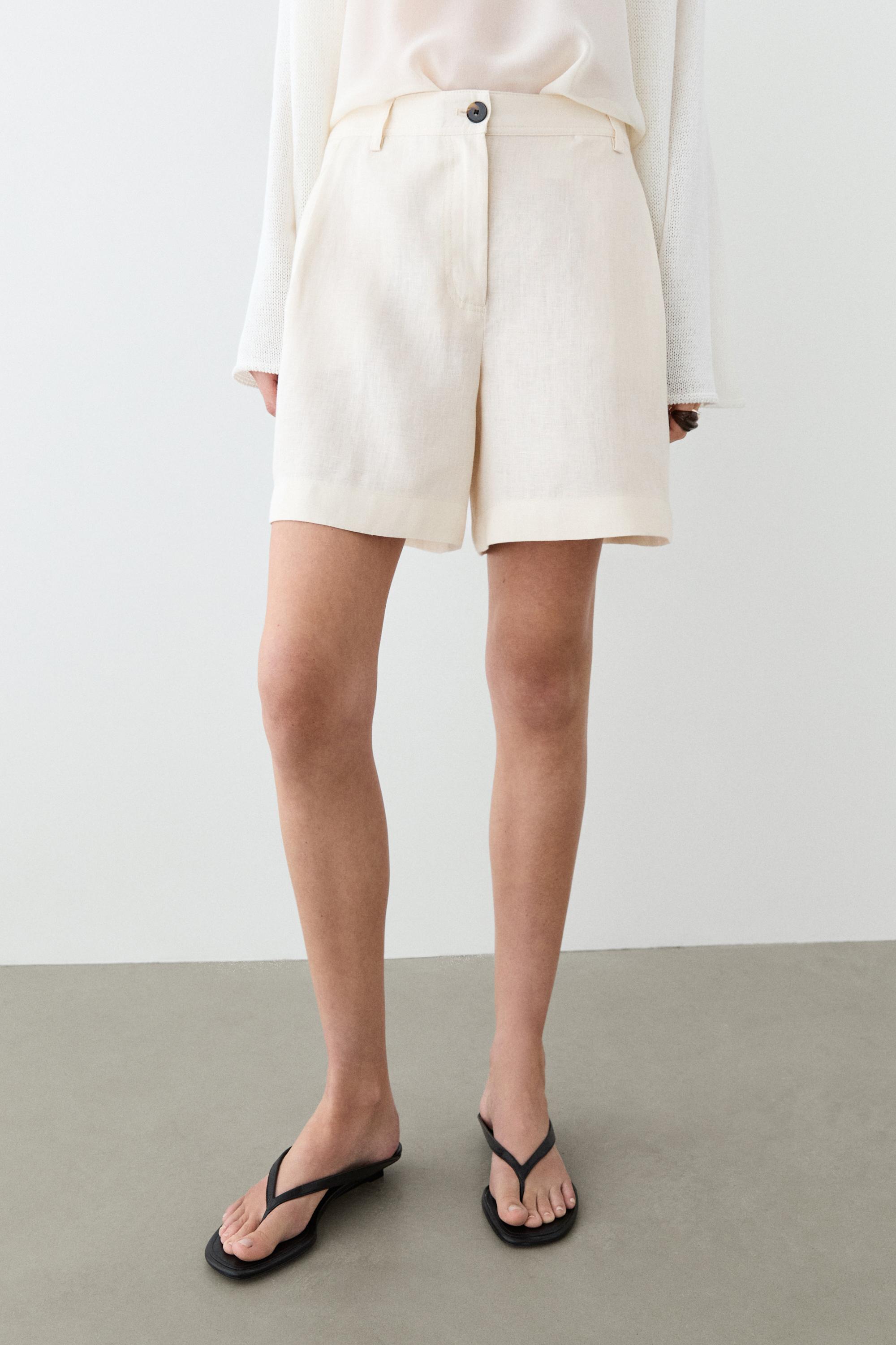 Pleated 100% linen shorts — Oyster-white