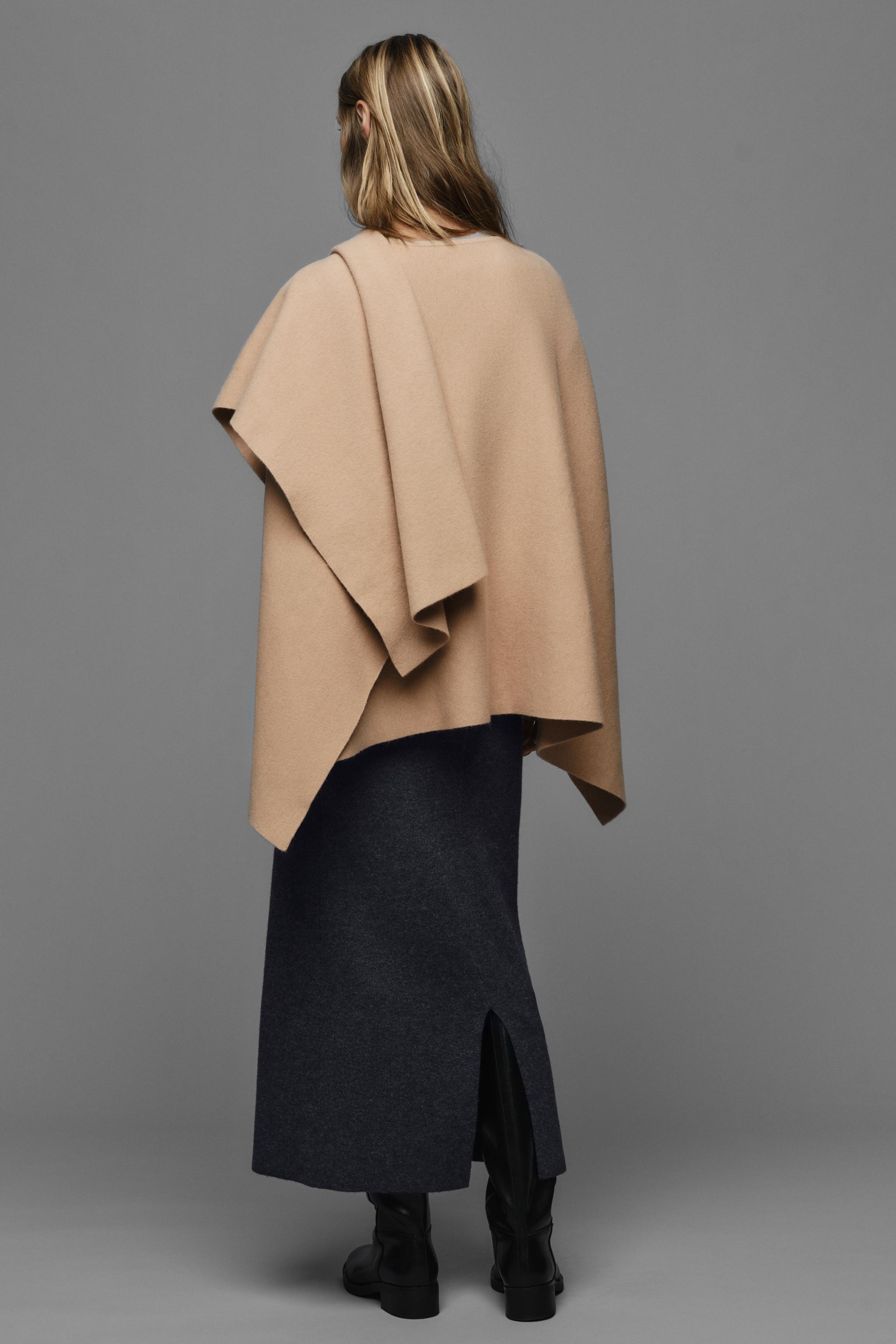 CAPE EN MAILLE UNIE