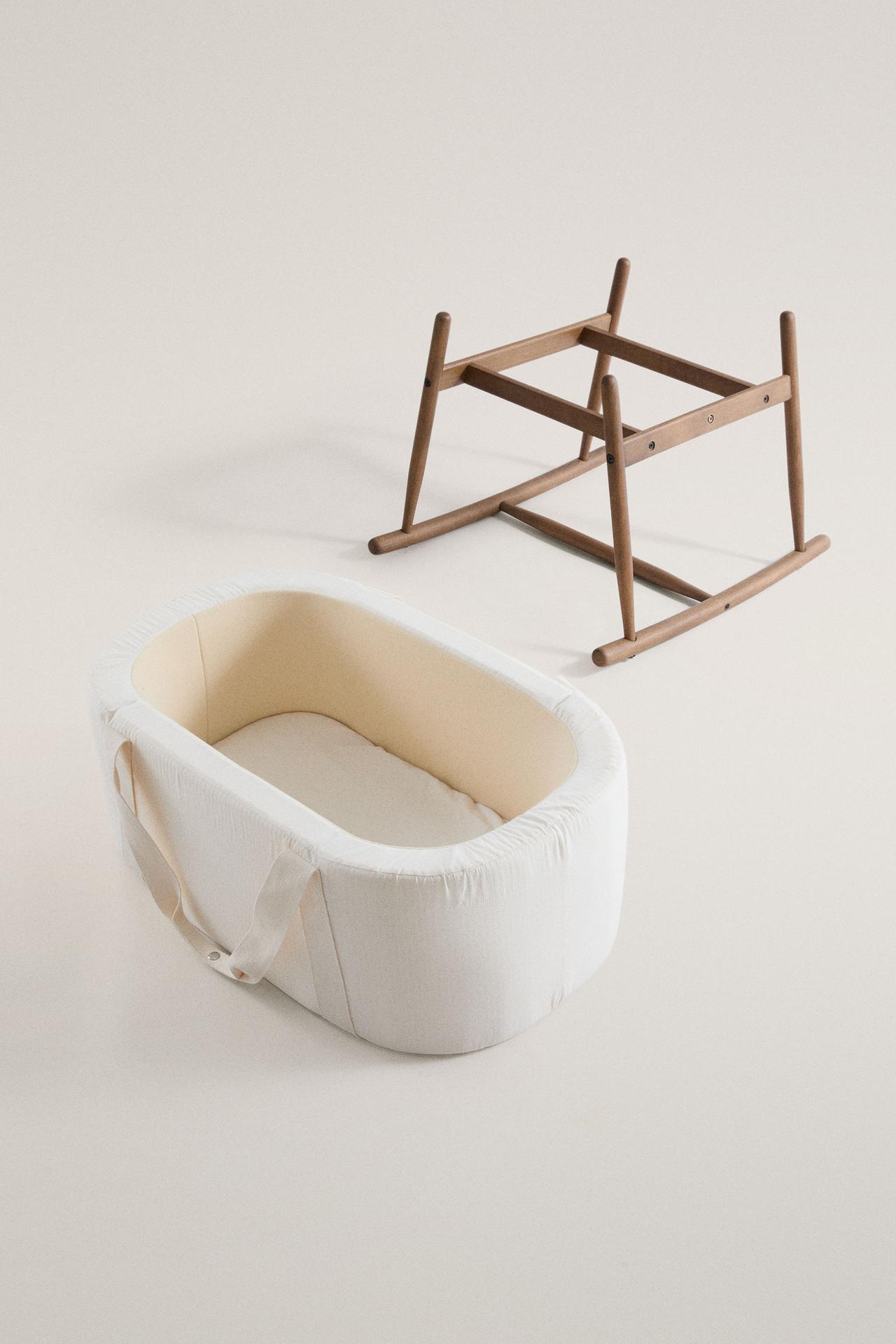 BEECH WOOD BABY MOSES BASKET | CHARLIE CRANE — Brown