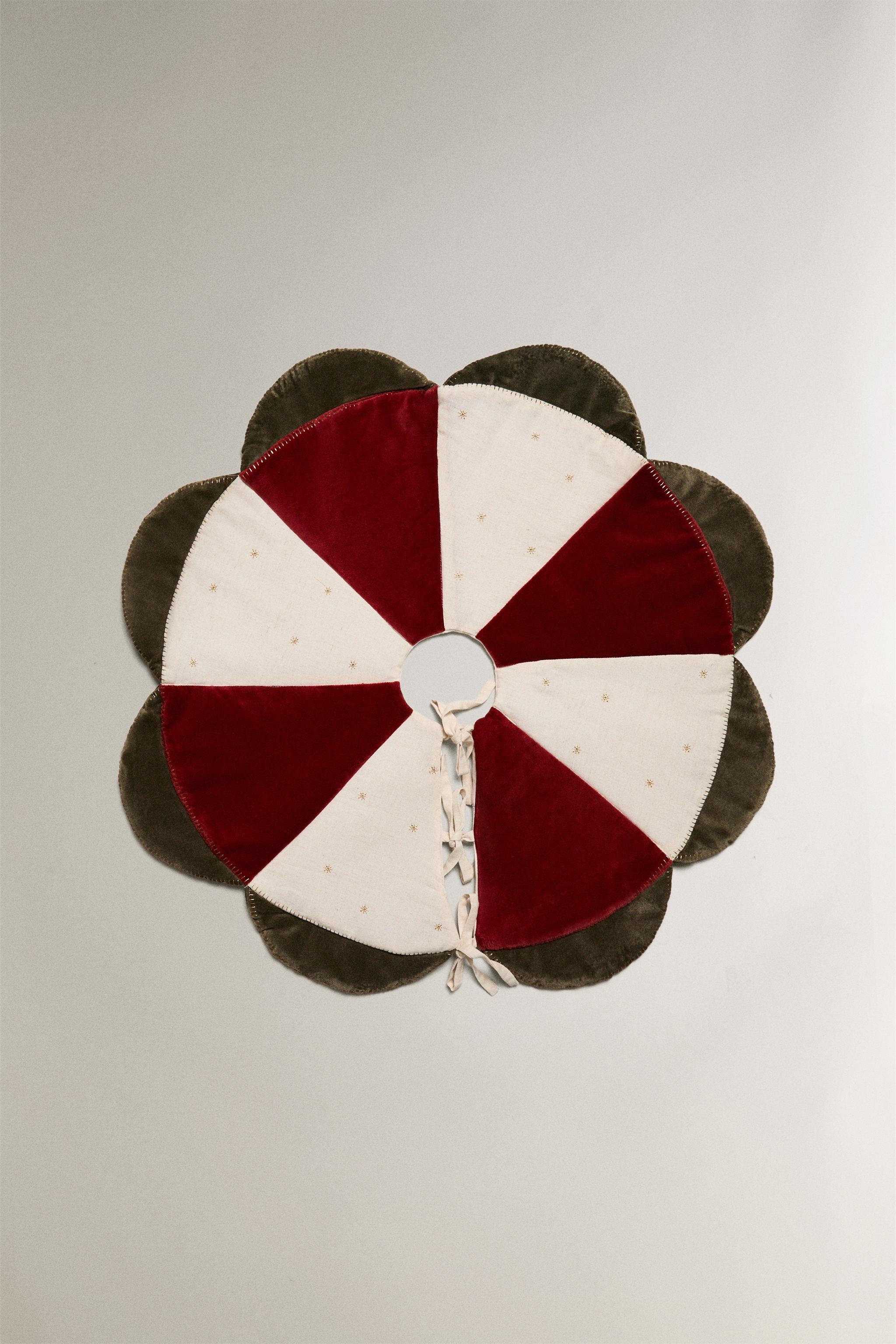 DECORATIVE VELVET CHRISTMAS TREE SKIRT