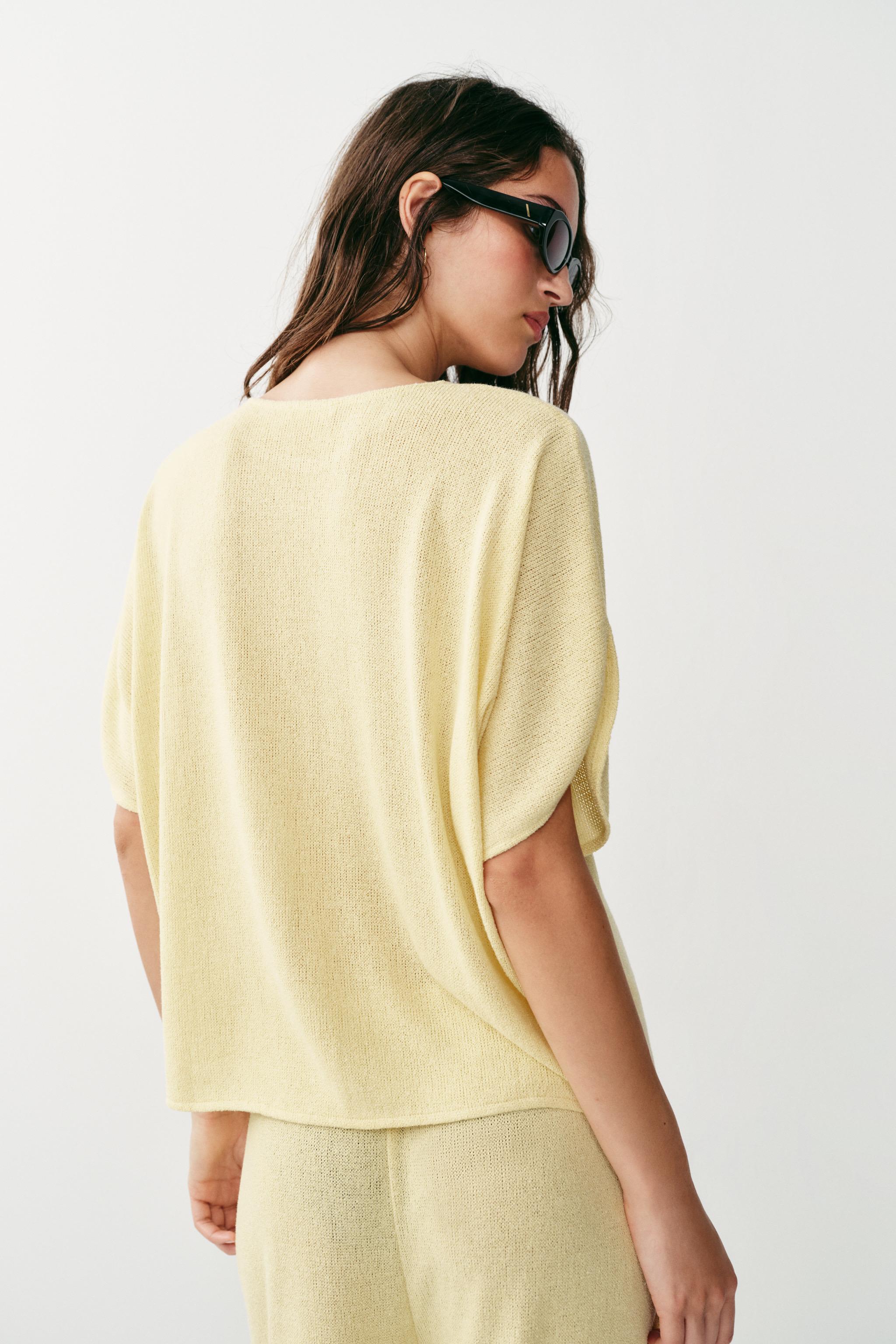 RUSTIC CAPE SLEEVE TOP — Light yellow