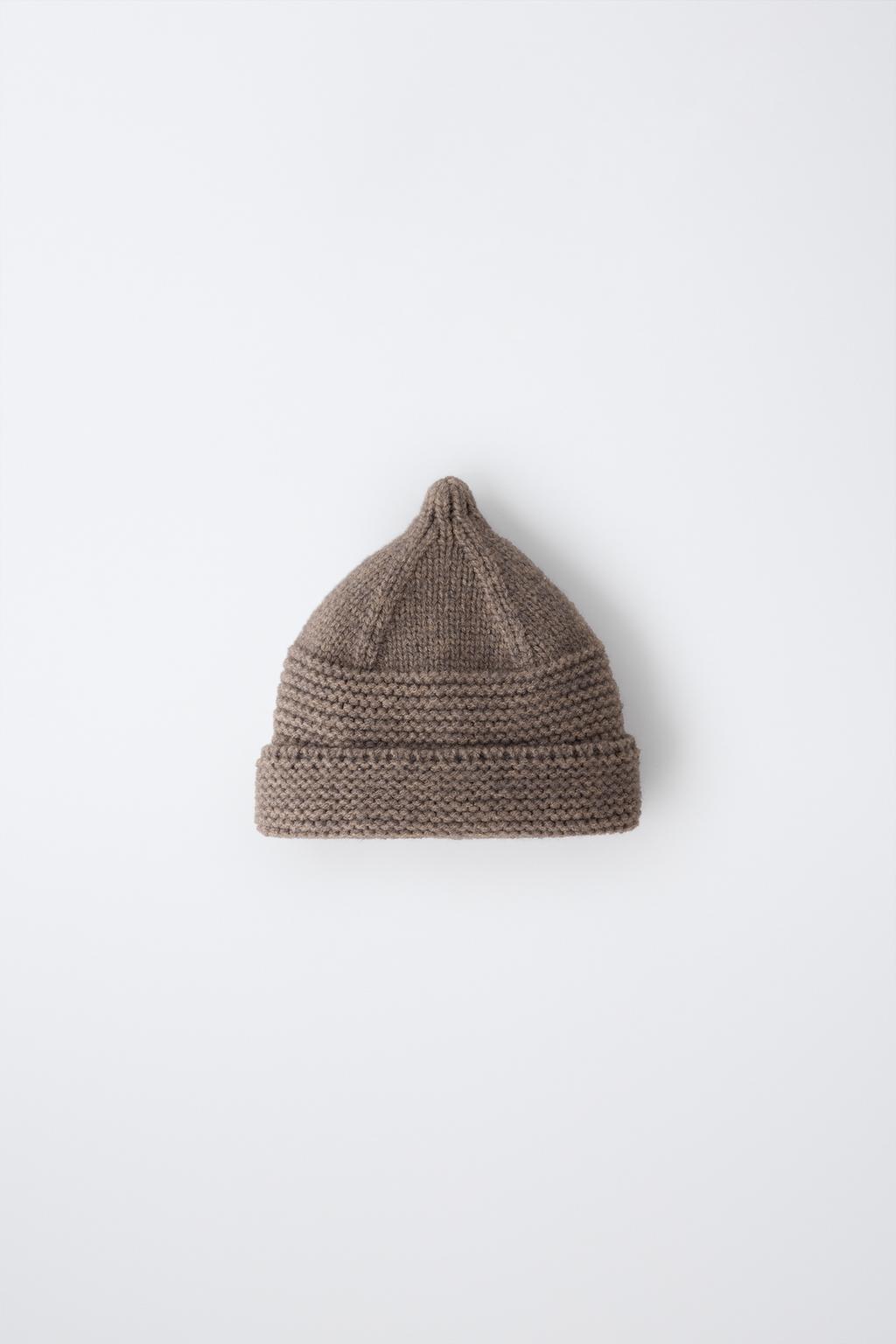 POINTED CHUNKY KNIT BEANIE