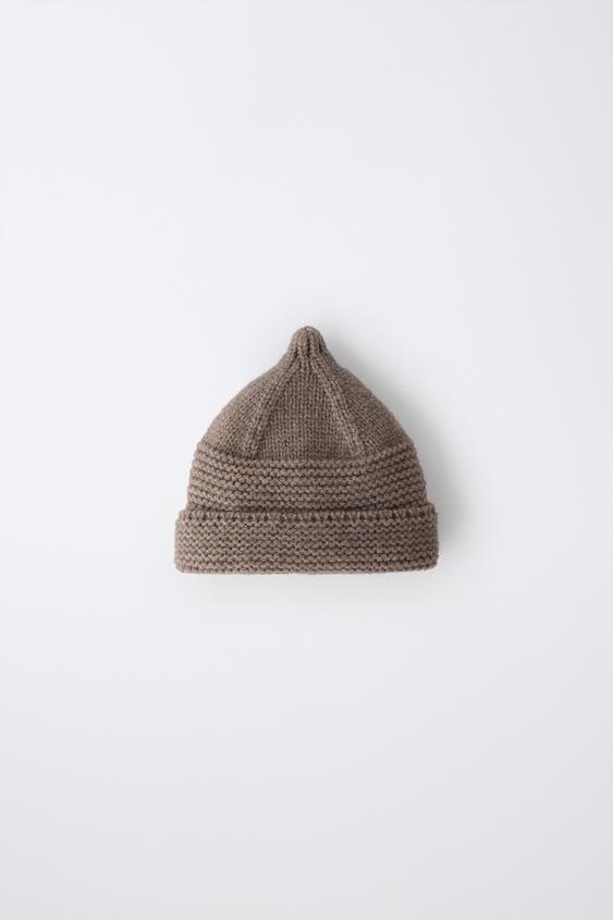 POINTED CHUNKY KNIT BEANIE - camel by Zara - Image 0