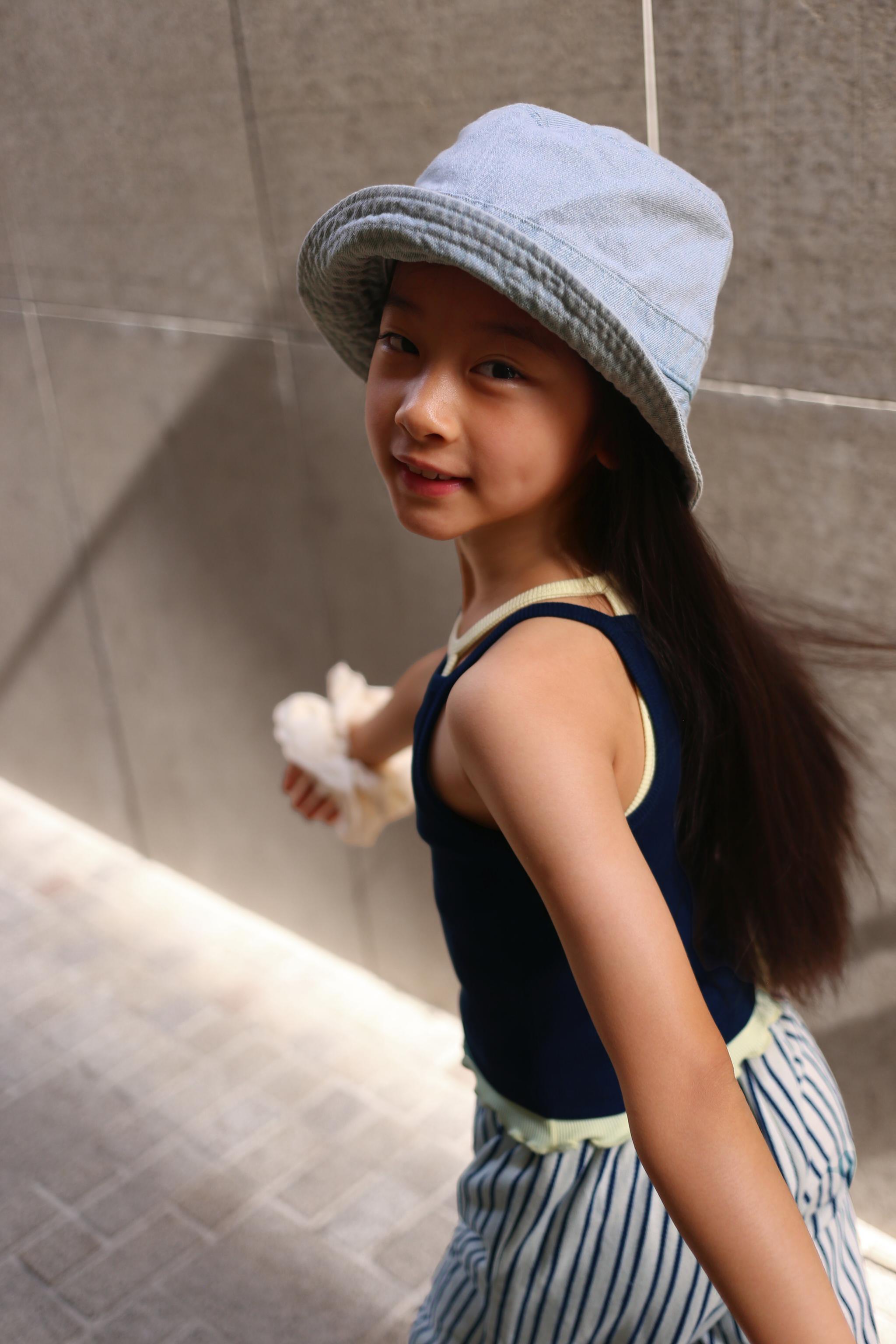 スペイン発送 ZARA マルチカラー編み込みカニ帽子 今季新作！ スペイン発送 ZARA マルチカラー編み込みカニ帽子 今季新作