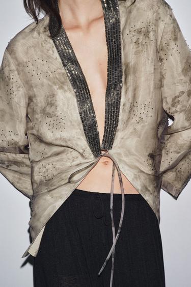 KIMONO EN ORGANZA IMPRIMÉ FANTAISIE - Gris taupe de Zara - Image 4