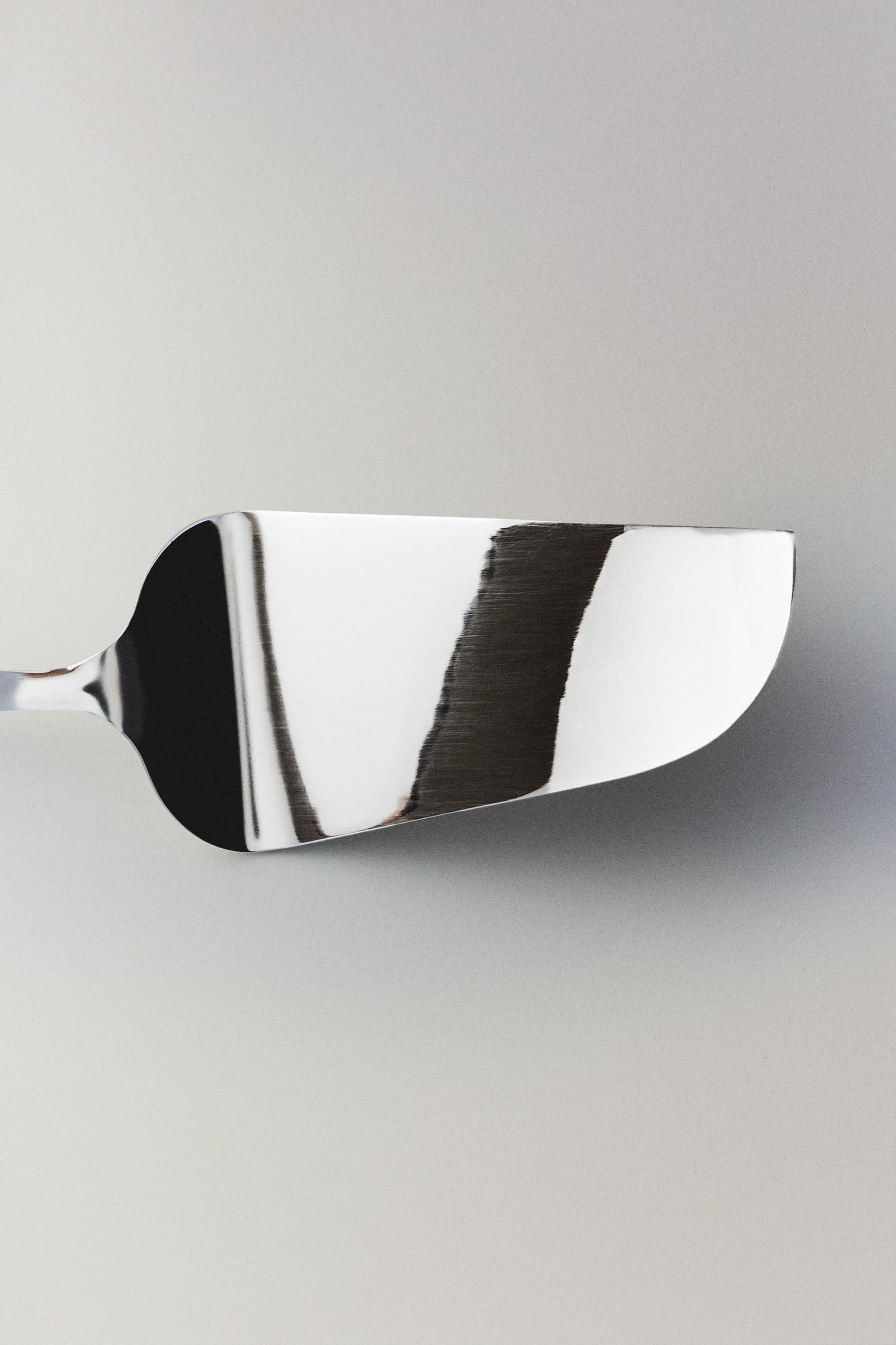 POLISHED STEEL CAKE SERVER