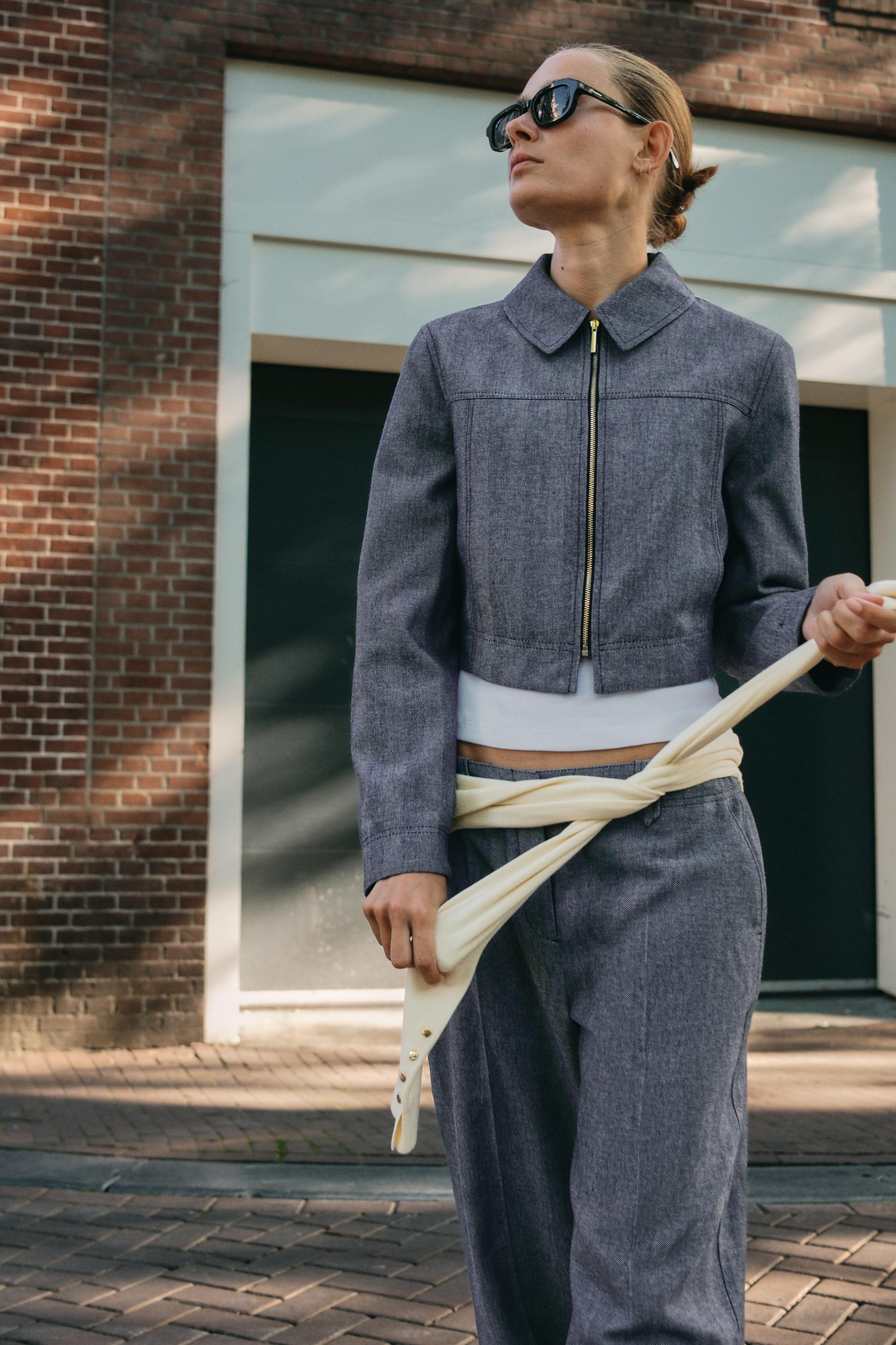 オーバーサイズピンストライプ柄ブレザー　ネイビー　ZARA ピンストライプ柄 クロップド丈ブレザー - ネイビーブルー