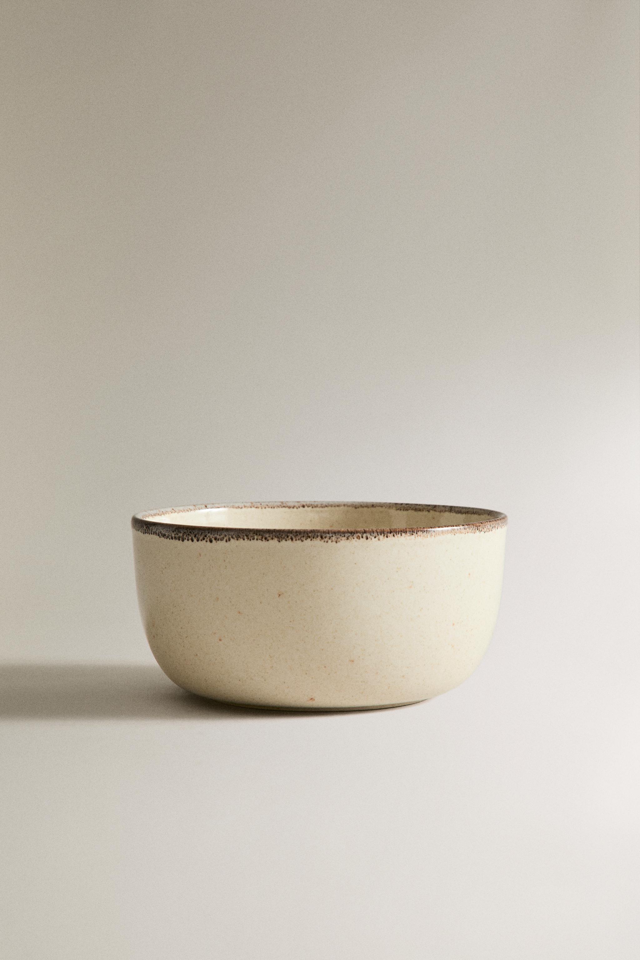 STONEWARE BOWL — Light ecru