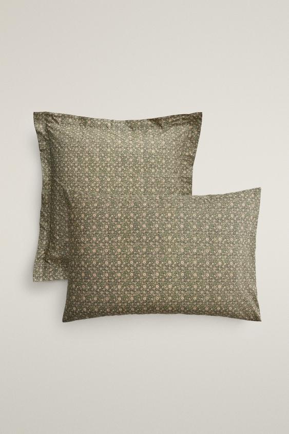COTTON PERCALE FLORAL PILLOW (200 THREAD COUNT) - Green by Zara - Image 0
