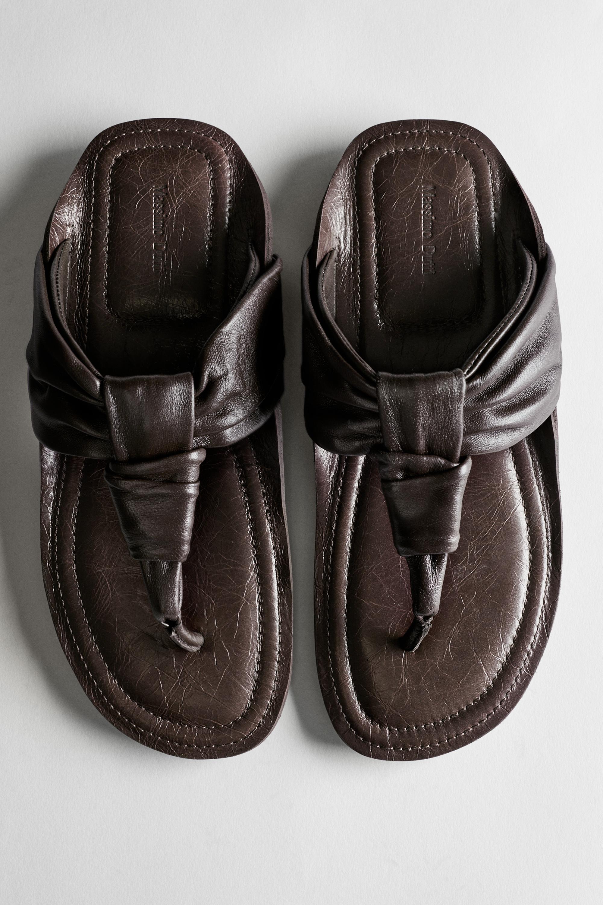 Gathered leather sandals with knot