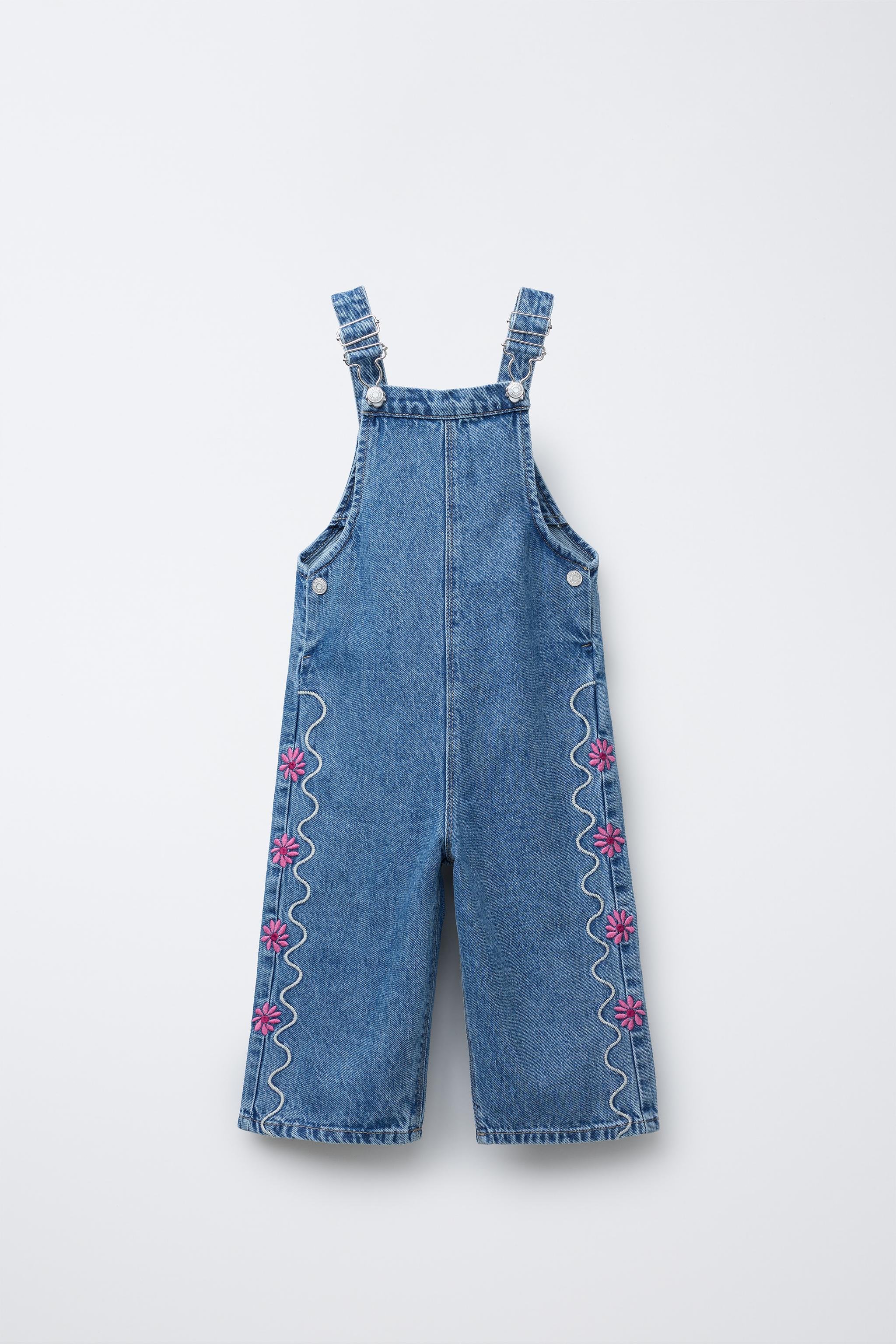 SALOPETTE EN DENIM BRODÉE ONDULINE ET FLEURS