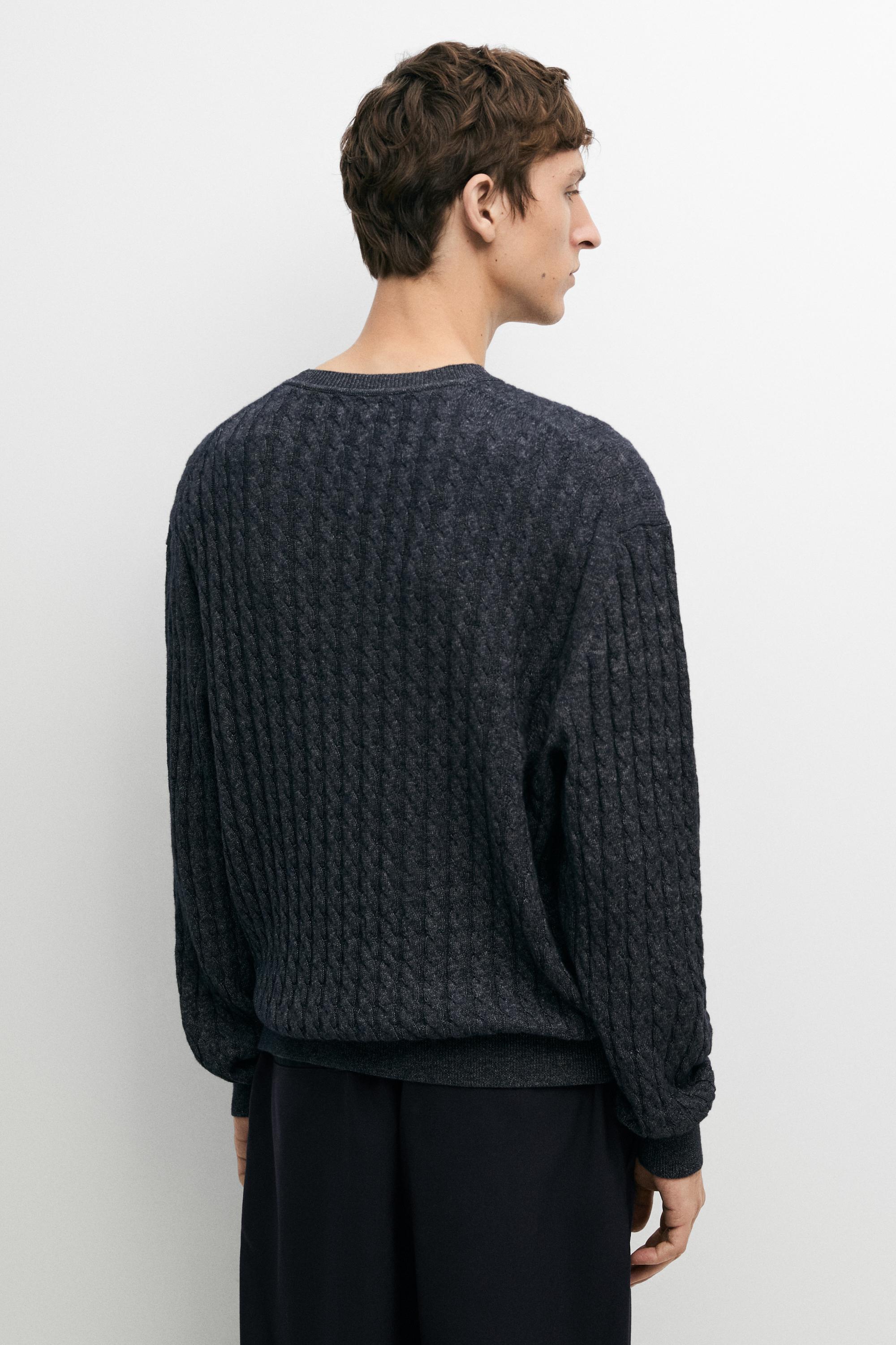Cable knit round neck sweater