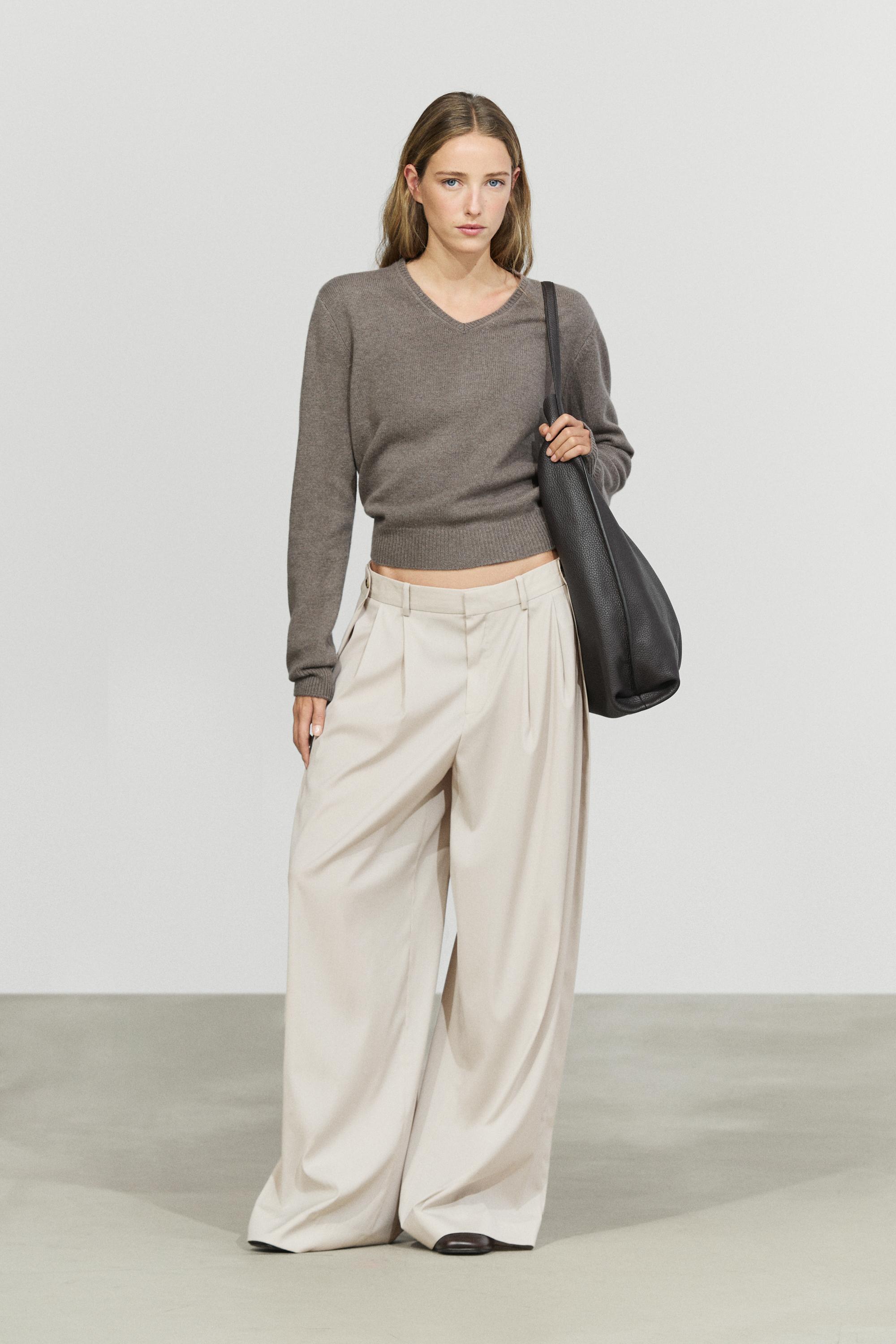 100% wool V-neck knit sweater