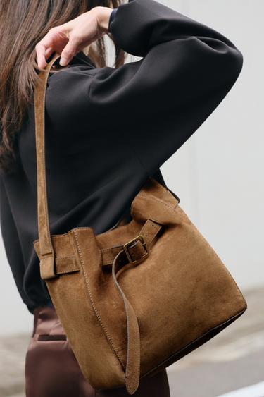 ダブルハンドル付きスプリットスエードレザーバッグコニャックブラウンZaraのダブルハンドル付きスプリットスエードレザーバッグ - コニャックブラウン 