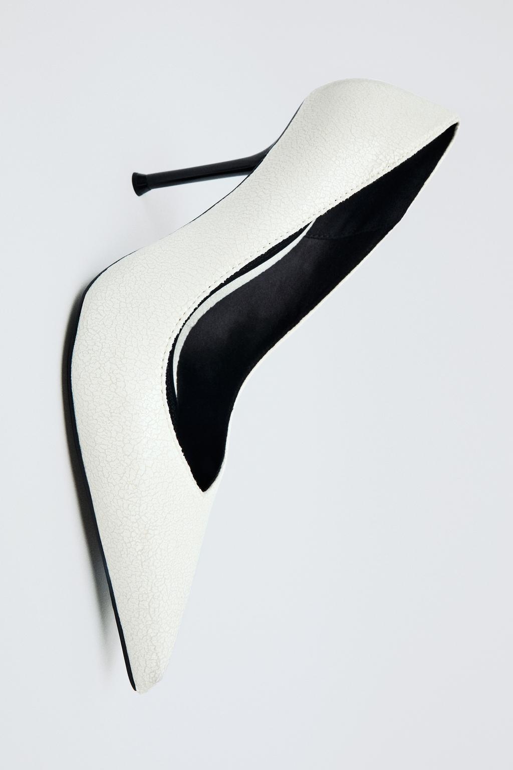 CRACKLED-EFFECT HEELED SHOES