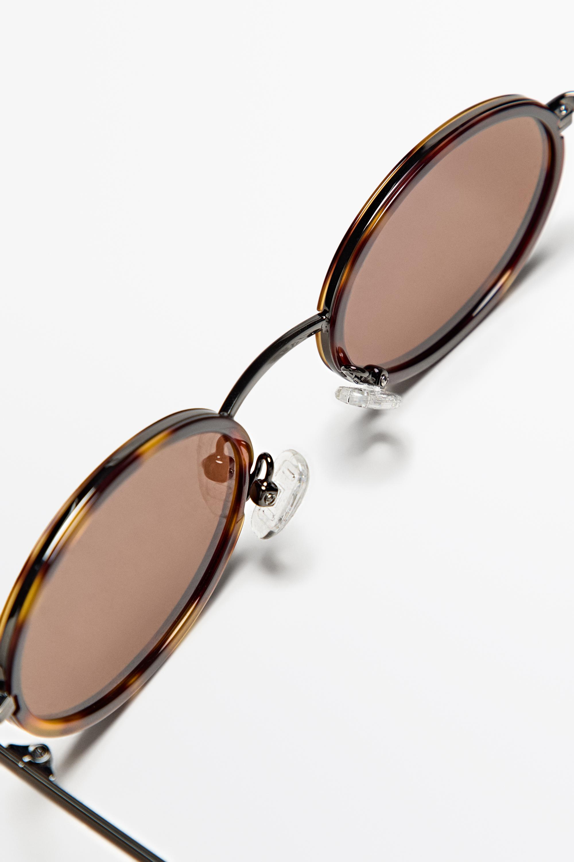 Metallic tortoiseshell-effect sunglasses