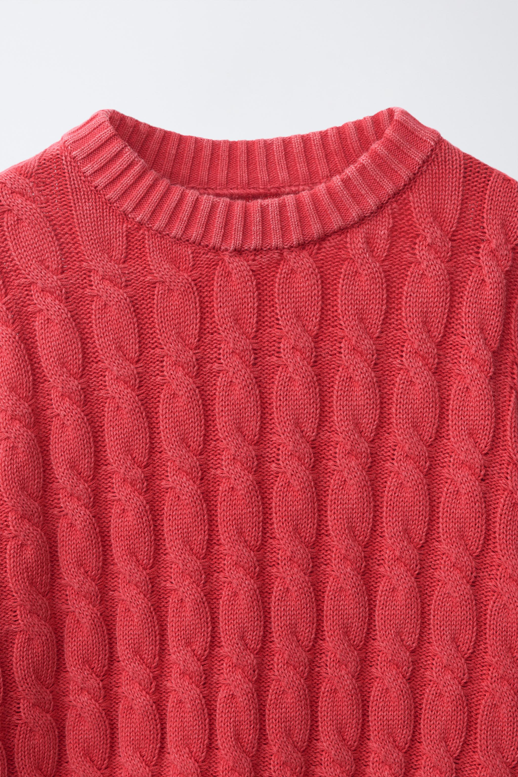 PULL EN MAILLE À TORSADES ET ÉTIQUETTE FRUIT OF THE LOOM™