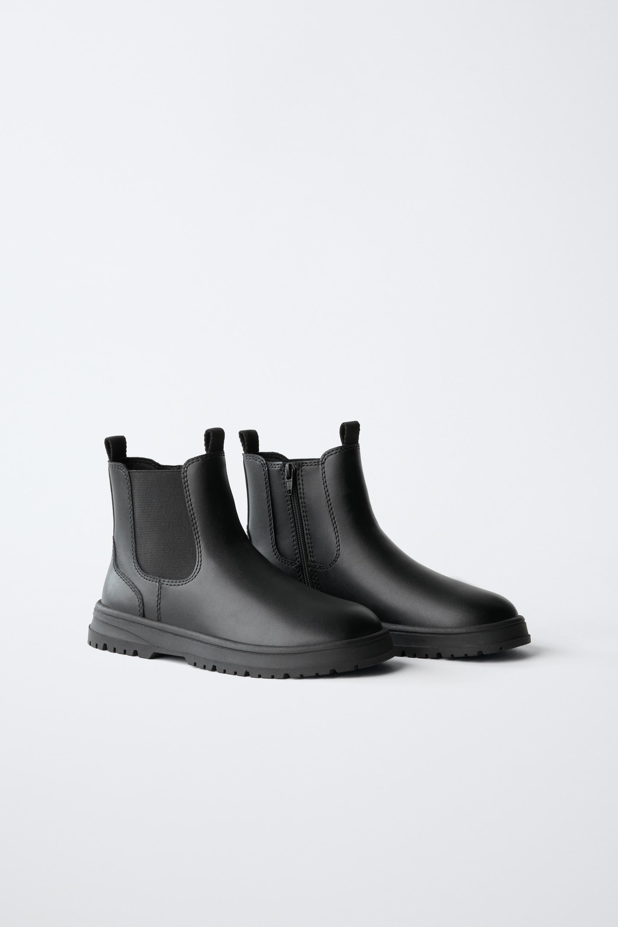 CHELSEA ANKLE BOOTS — Black