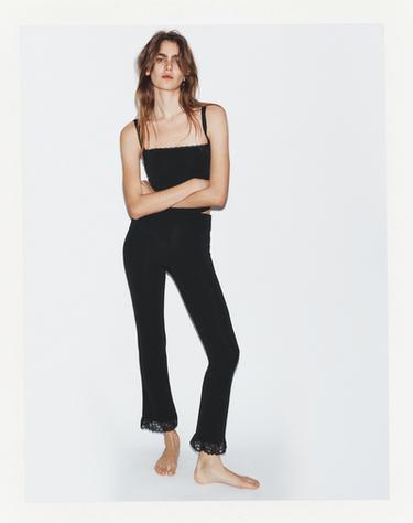 STRETCH-HOSE MIT MINI-SCHLAG - Schwarz von Zara