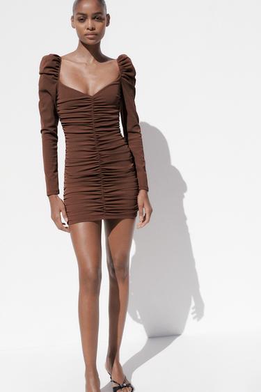 فستان مرن قصير بزمات - بني فاتح الخاص بـ Zara