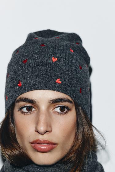 Zara KNIT BEANIE WITH EMBROIDERED HEARTS - Gray