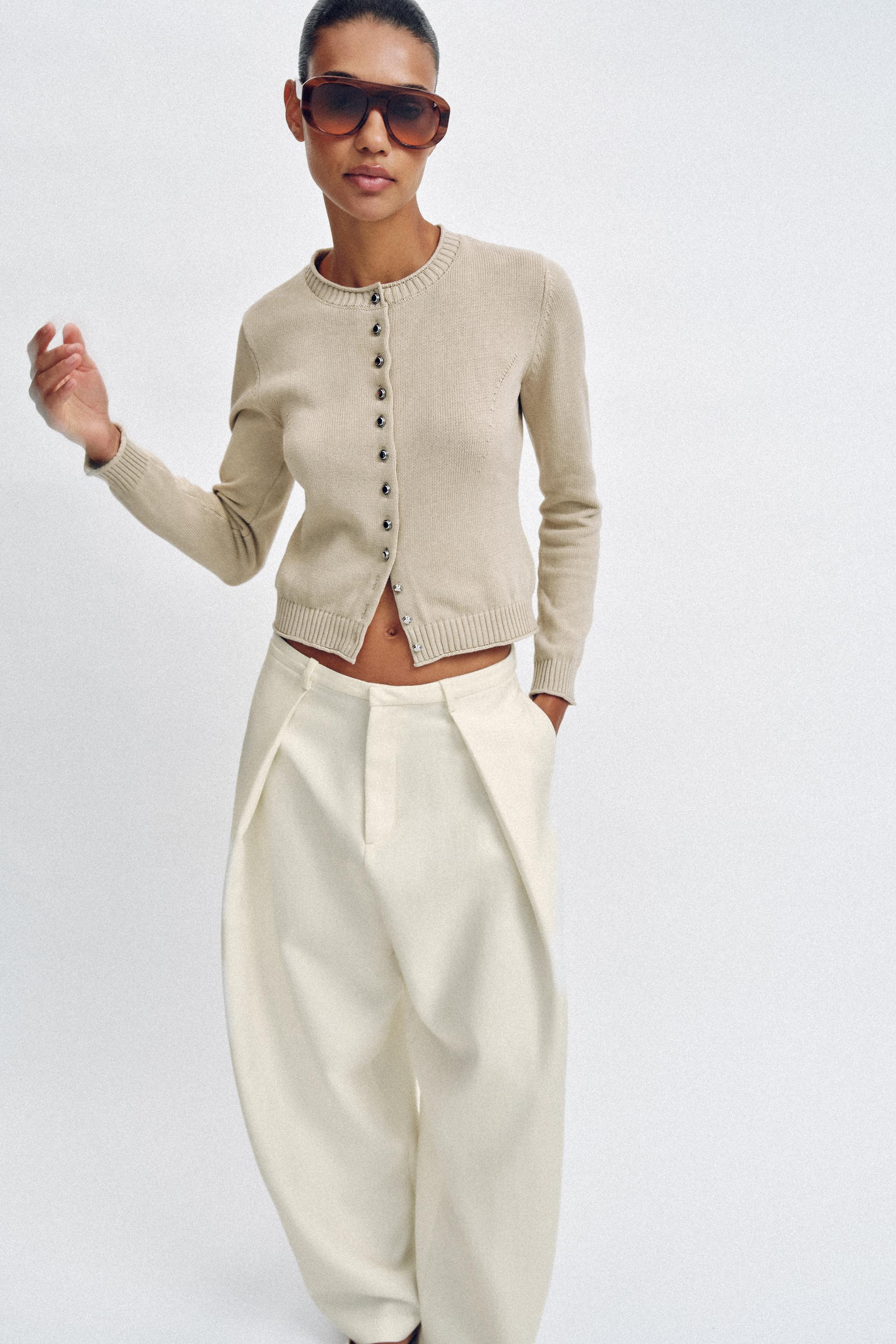 GILET EN MAILLE À BOUTONS MÉTALLIQUES