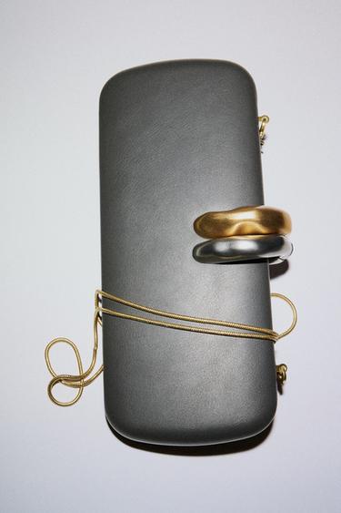 FESTE TASCHE MIT METALLDETAILS - Grau von Zara