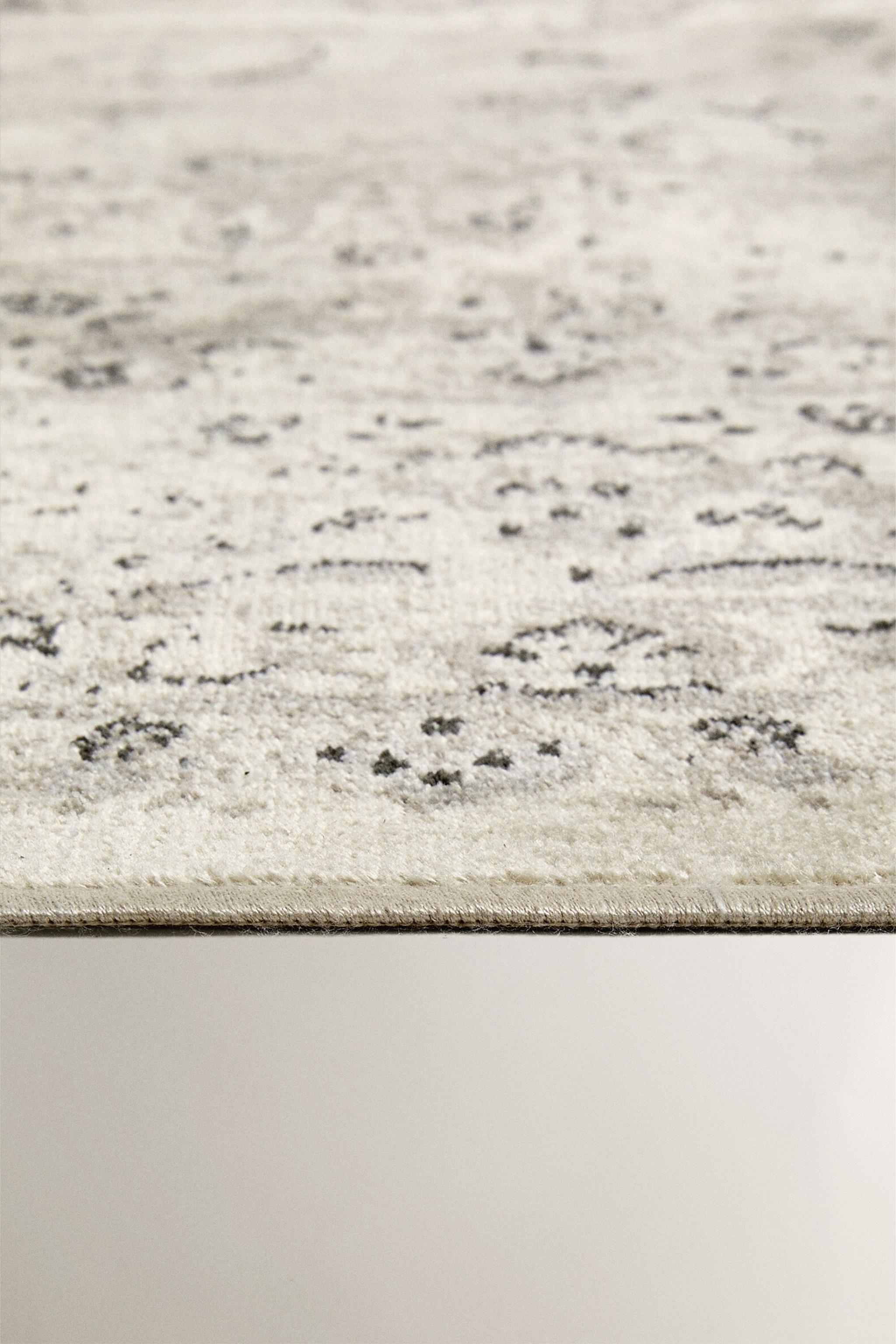 VINTAGE STYLE AREA RUG
