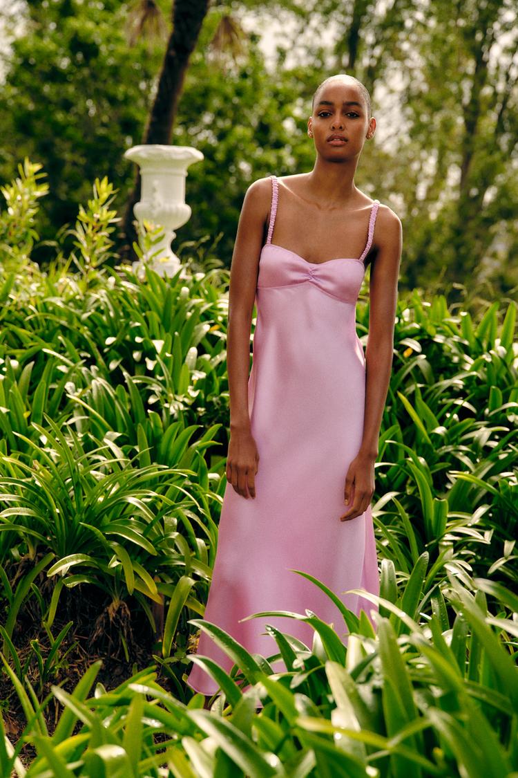 zara pink maxi dress Satin (Pink) in XS – All Dressed Up NZ Side pockets hidden in the seams SELLING THIS DRESS AGAIN!!! Zara